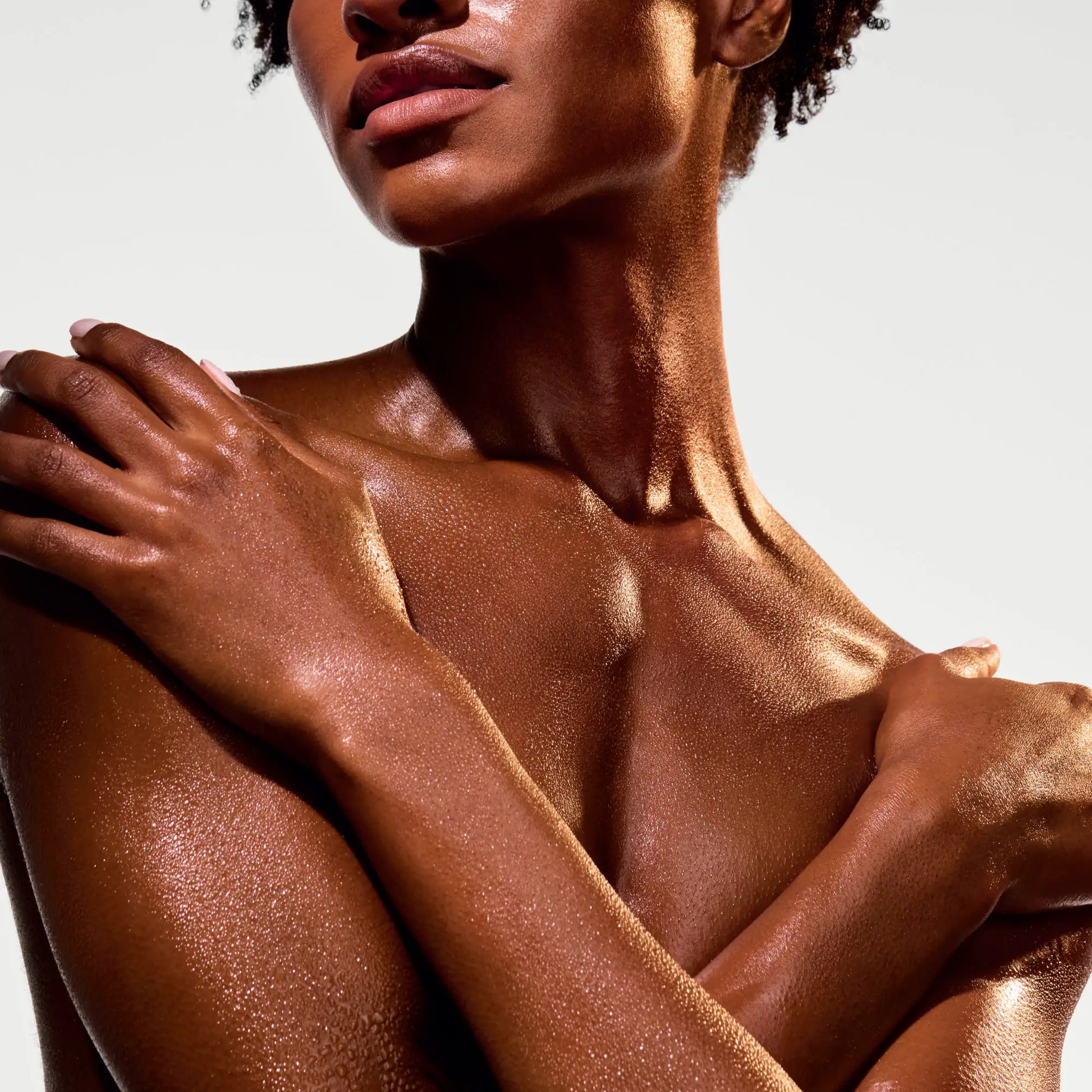 the-glow-getter-multi-oil-body-scrub-r7 NATR-40028-Alt-Image-The_Glow_Getter_Multi-Oil_Body_Scrub-06_1.webp